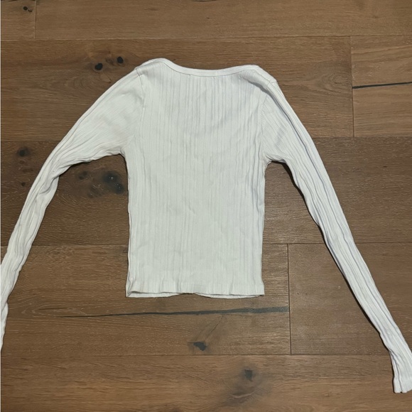 Brandy Melville Button Down Long Sleeve - Picture 2 of 2